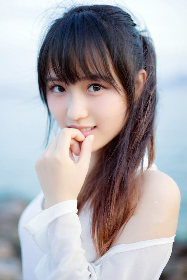 战士的意志要象礁石一样坚定，战士的性格要象和风一样温柔。